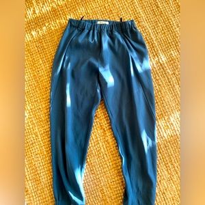 Aritzia High waist crepe jogger style pants.